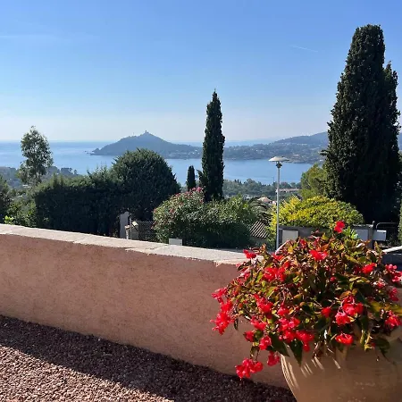 Prázdninový dům Sea View House On Foot Cote D'azur Saint-Raphaël